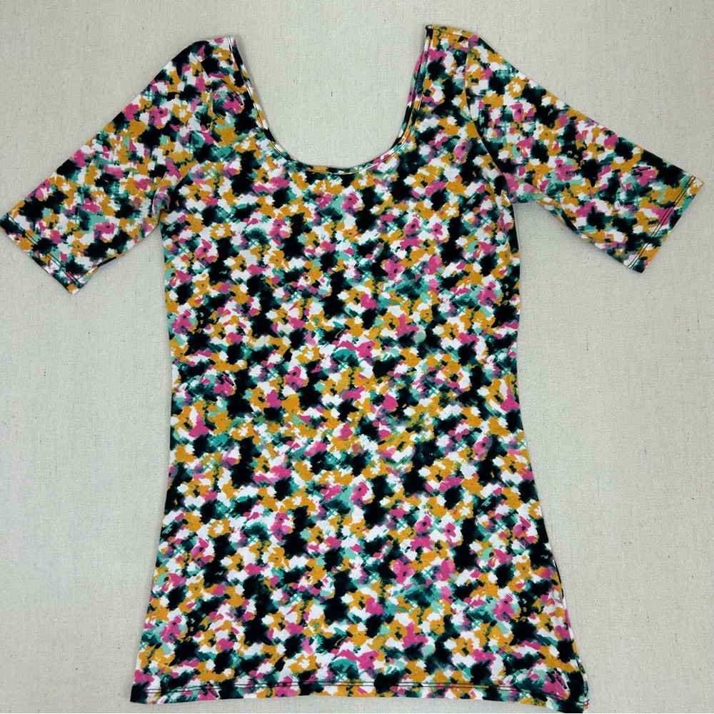 Decree Short Sleeve Scoop Neck Fitted Blouse